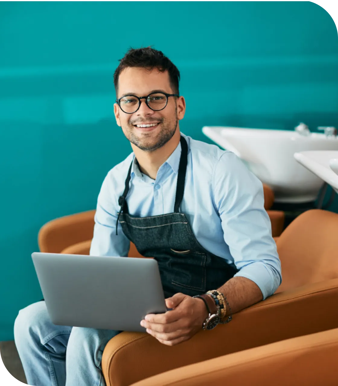 hairdresser with computer in salon